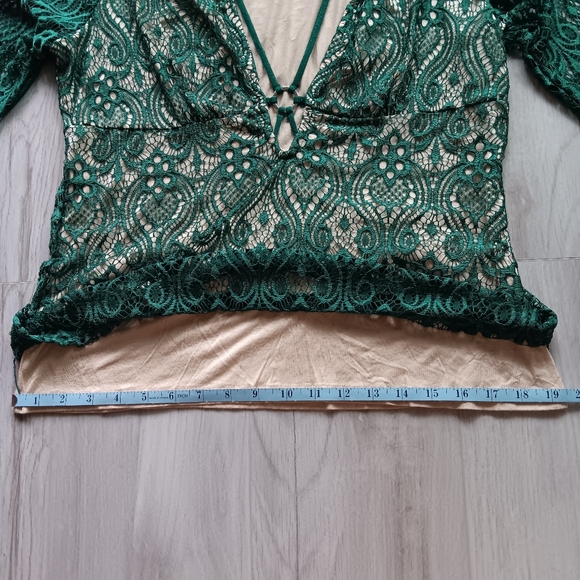 Venus Lace Long Sleeve Plunging V-neck Top Green Nude Large - Picture 7 of 13
